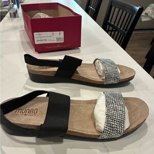 Munro Pisces-Black Combo (Black and Silver Textured) Sandals